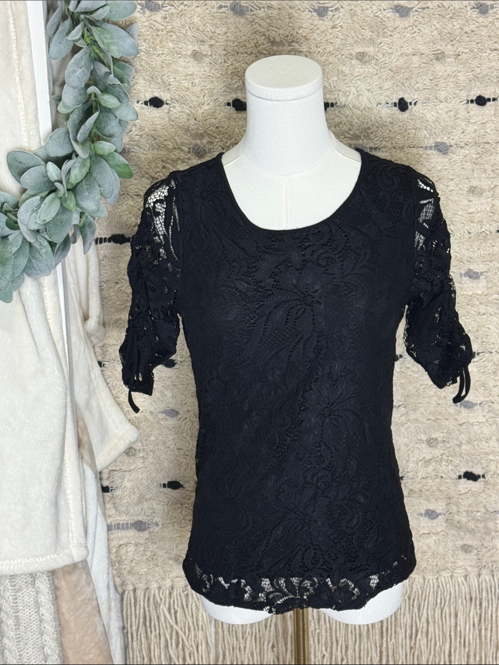 Design History Black Lace Short Sleeve Scoop Neck Top size xs